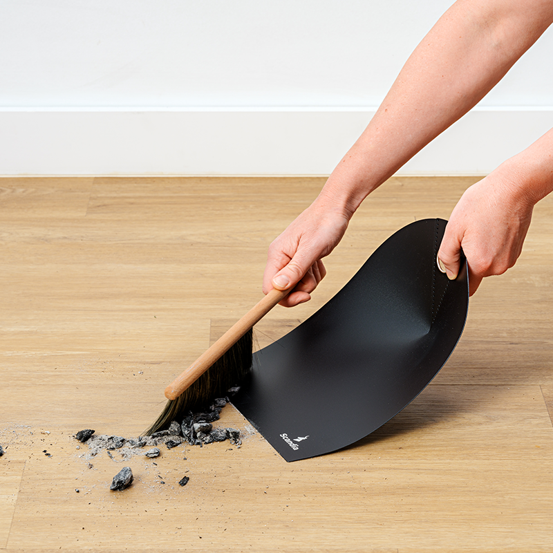 Nordic Flexible Ash Pan & Brush Set - Image 3
